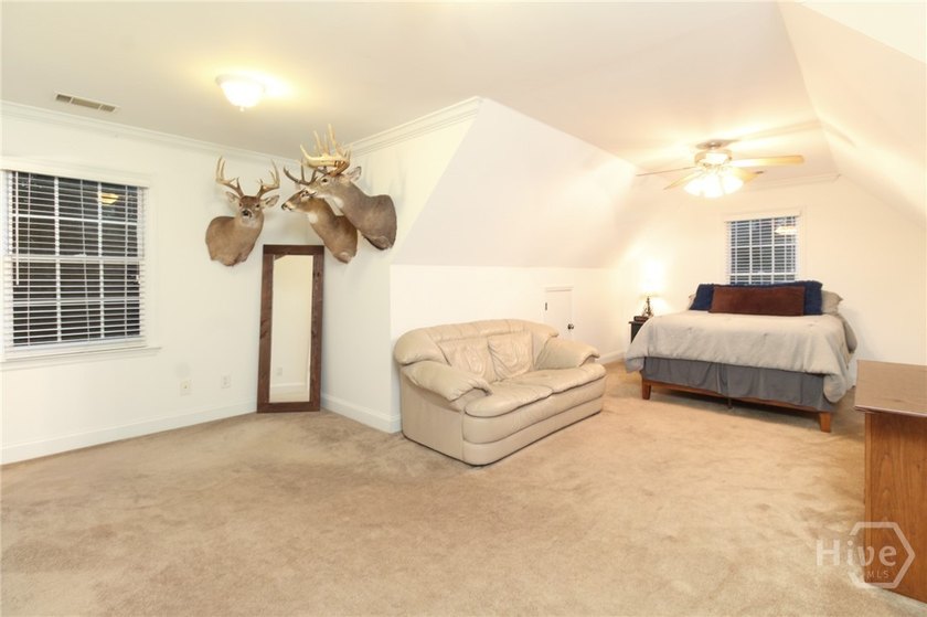 Welcome to this warm and inviting 4-bedroom, 3.5-bath home in - photo 28