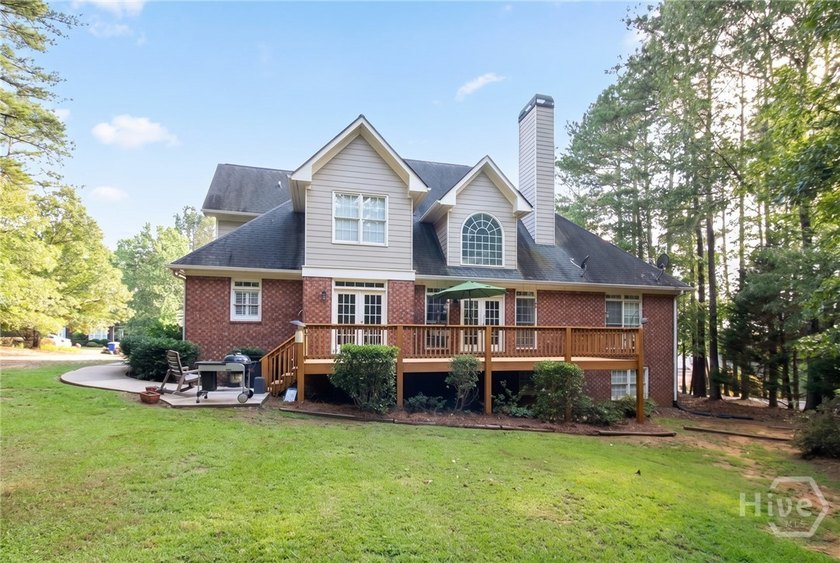 Welcome to this warm and inviting 4-bedroom, 3.5-bath home in - photo 32