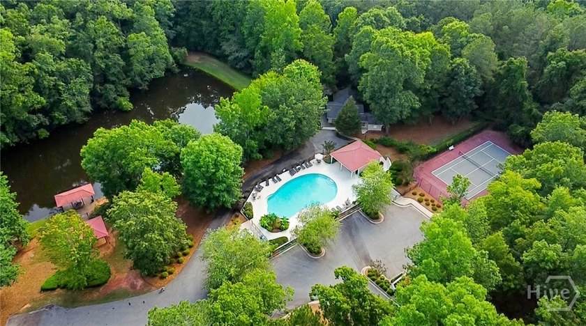 Welcome to this warm and inviting 4-bedroom, 3.5-bath home in - photo 34