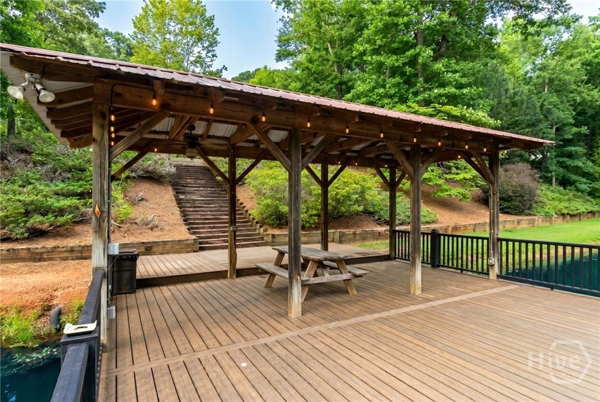 Welcome to this warm and inviting 4-bedroom, 3.5-bath home in - photo 36