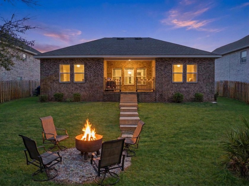 This beautiful single-level home in the popular Peach Creek - photo 3