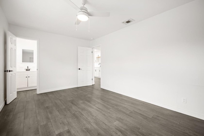 A true 3/2 fully renovated home on one of the best streets in - photo 13
