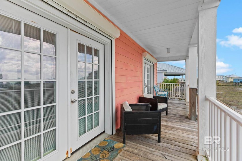 Welcome to *Smiles 'n Waves*, an updated beach cottage retreat - photo 4