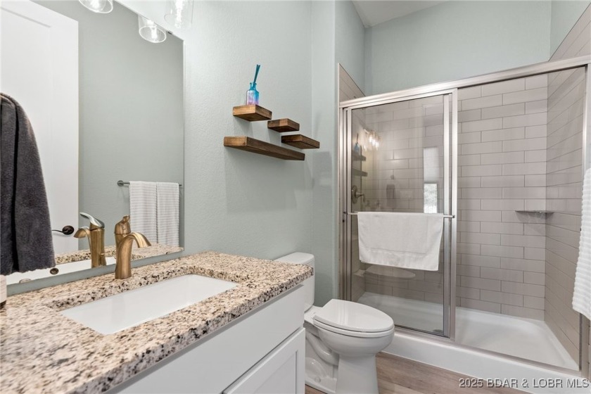 Experience lake lifestyle from the top floor of furnished 3 - photo 14
