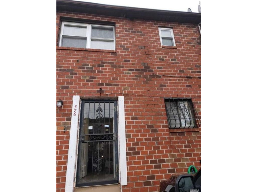 Single family home for you. Featuring 3 bedrooms, 2 full baths - photo 5