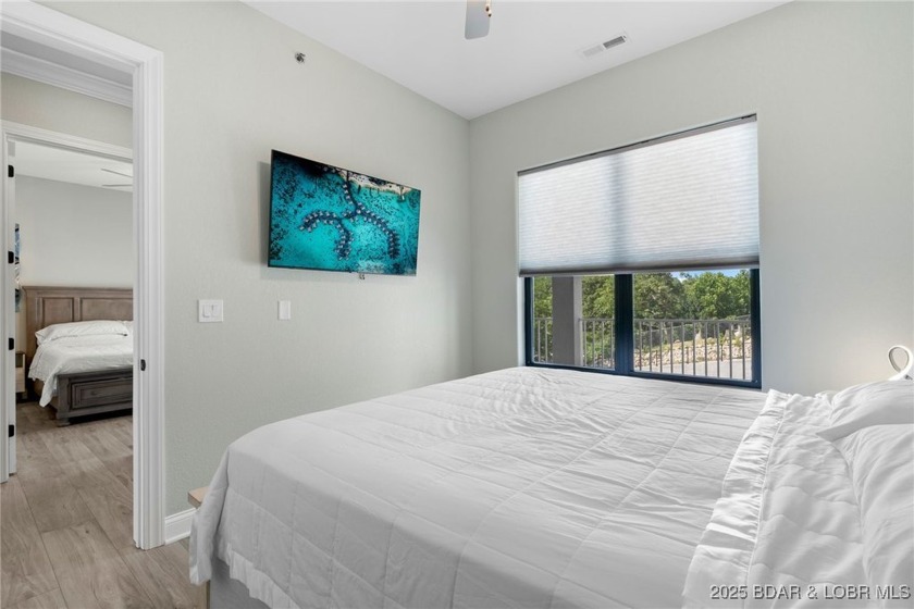 Experience lake lifestyle from the top floor of furnished 3 - photo 16