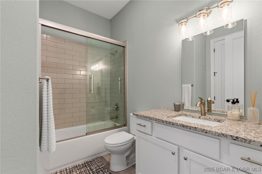 Experience lake lifestyle from the top floor of furnished 3 - photo 18