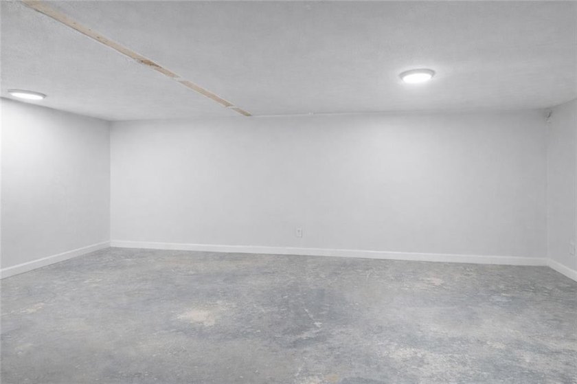 Single family home for you. Featuring 3 bedrooms, 2 full baths - photo 9