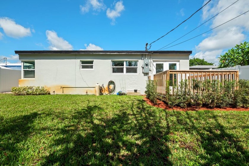 A true 3/2 fully renovated home on one of the best streets in - photo 23