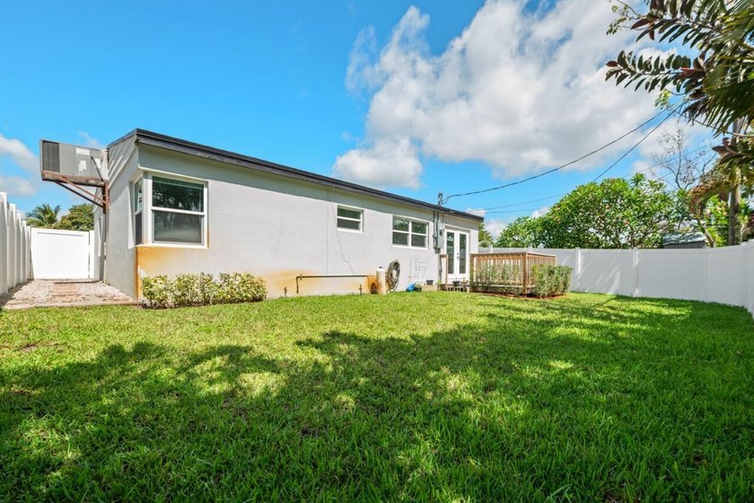 A true 3/2 fully renovated home on one of the best streets in - photo 24