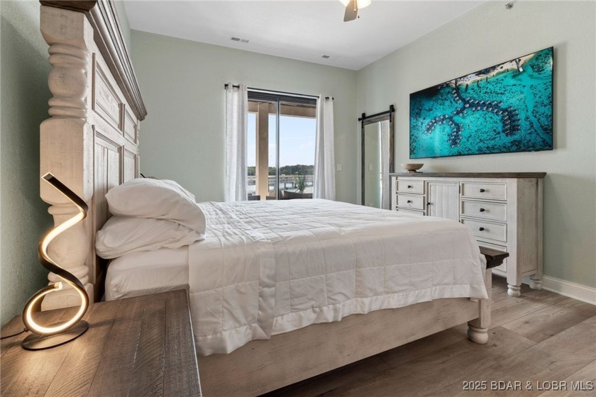 Experience lake lifestyle from the top floor of furnished 3 - photo 28