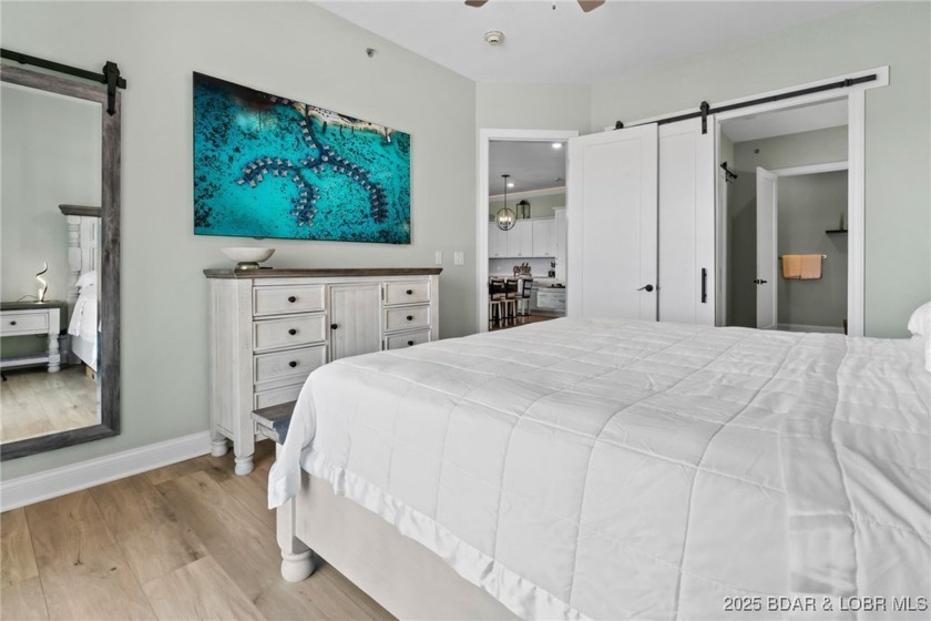 Experience lake lifestyle from the top floor of furnished 3 - photo 29