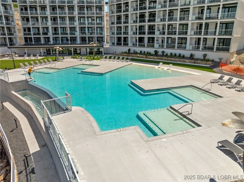 Experience lake lifestyle from the top floor of furnished 3 - photo 40