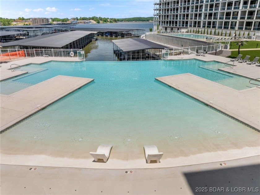 Experience lake lifestyle from the top floor of furnished 3 - photo 41