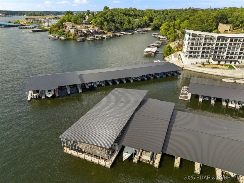 Experience lake lifestyle from the top floor of furnished 3 - photo 47