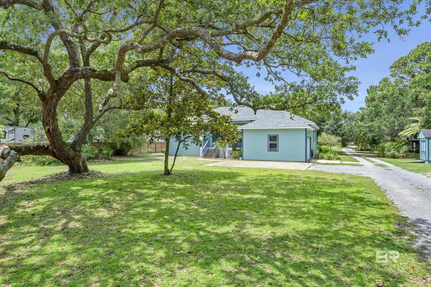 Experience the best of Coastal Alabama living in desirable Fort - photo 3