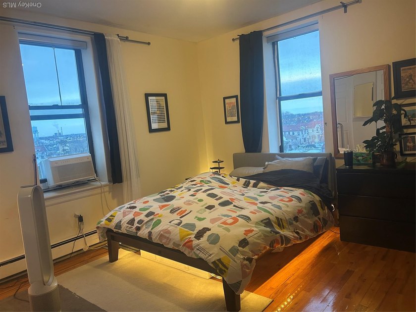 Mint Condition 2 Bedroom, 1 Bath Condo with Ocean Views! - photo 13