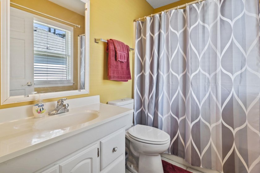 Three-bedroom, two-and-a-half-bathroom two-story home with no - photo 19