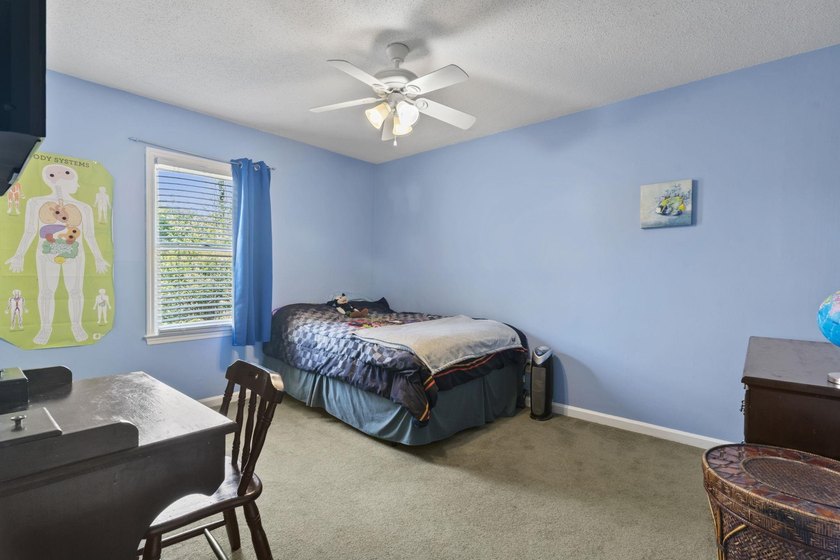 Three-bedroom, two-and-a-half-bathroom two-story home with no - photo 20