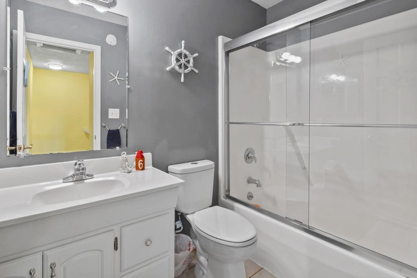 Three-bedroom, two-and-a-half-bathroom two-story home with no - photo 21
