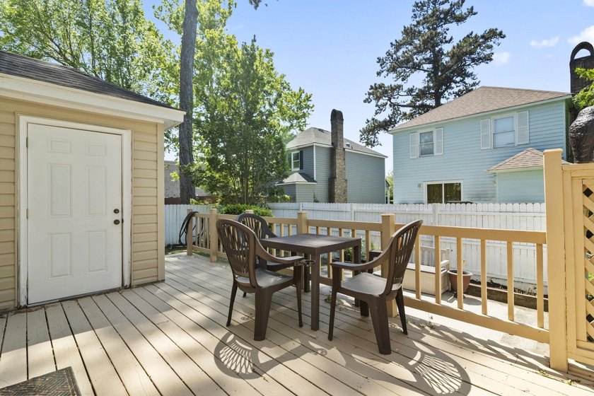 Three-bedroom, two-and-a-half-bathroom two-story home with no - photo 23