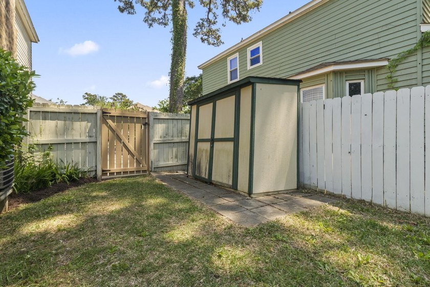 Three-bedroom, two-and-a-half-bathroom two-story home with no - photo 25