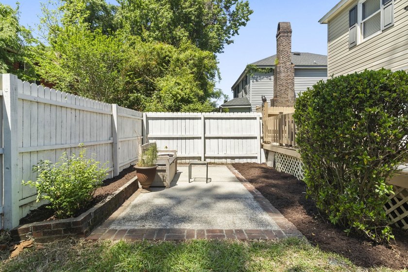 Three-bedroom, two-and-a-half-bathroom two-story home with no - photo 27