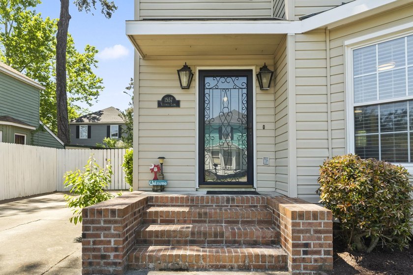Three-bedroom, two-and-a-half-bathroom two-story home with no - photo 29