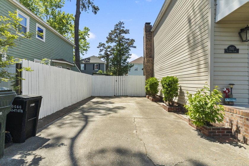 Three-bedroom, two-and-a-half-bathroom two-story home with no - photo 31
