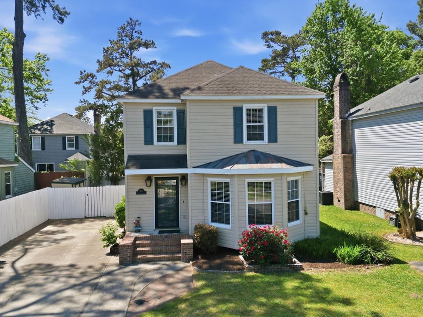 Three-bedroom, two-and-a-half-bathroom two-story home with no - photo 34
