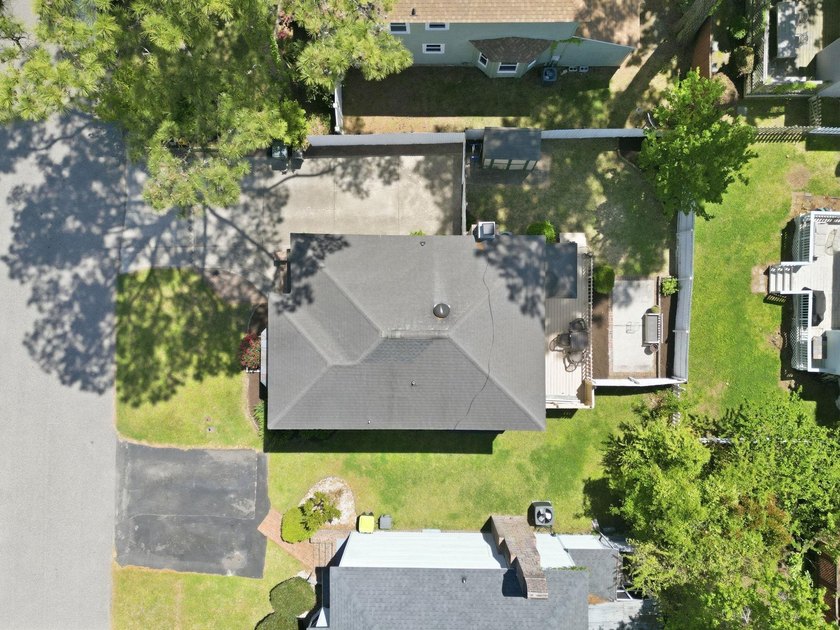 Three-bedroom, two-and-a-half-bathroom two-story home with no - photo 35