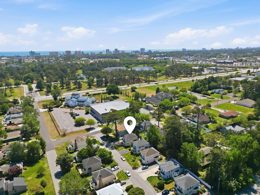 Three-bedroom, two-and-a-half-bathroom two-story home with no - photo 37
