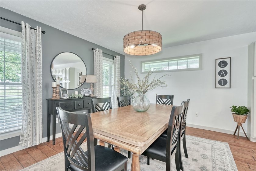 STYLE. SPACE. SERIOUS ENTERTAINING... inside &amp; out! This isn't a - photo 2
