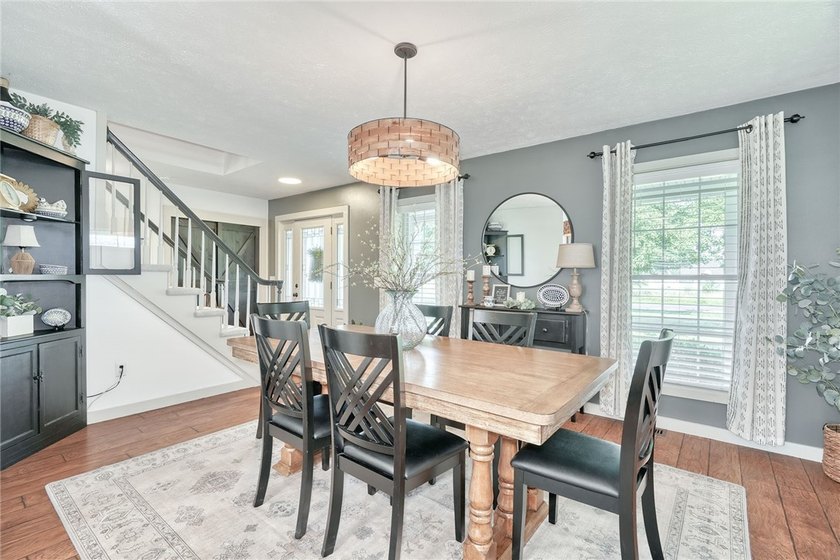 STYLE. SPACE. SERIOUS ENTERTAINING... inside &amp; out! This isn't a - photo 4