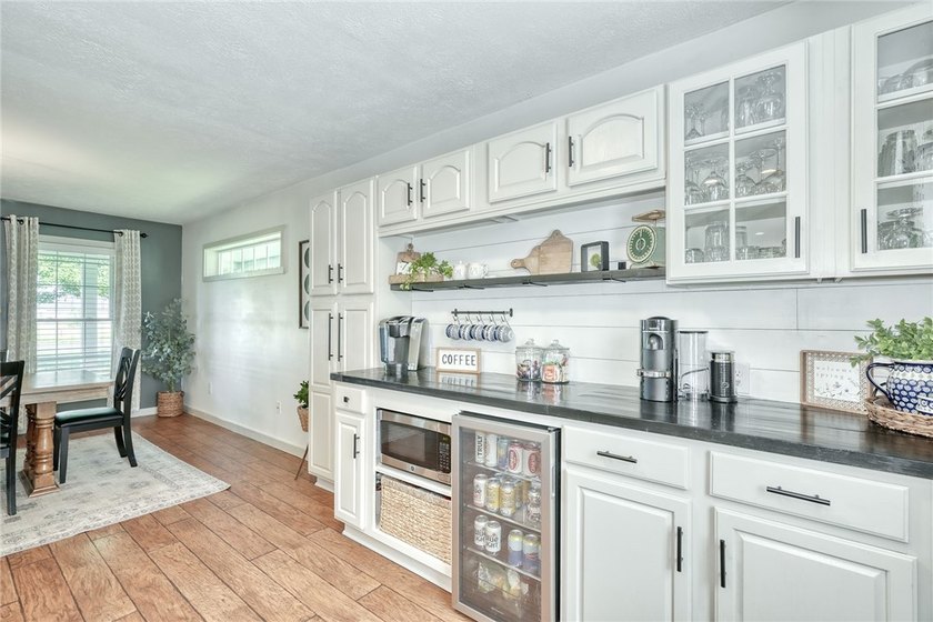STYLE. SPACE. SERIOUS ENTERTAINING... inside &amp; out! This isn't a - photo 5