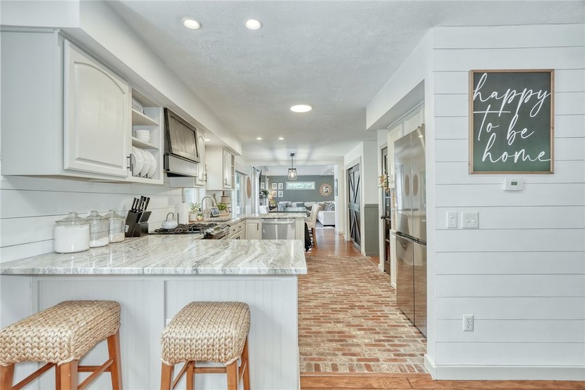 STYLE. SPACE. SERIOUS ENTERTAINING... inside &amp; out! This isn't a - photo 7