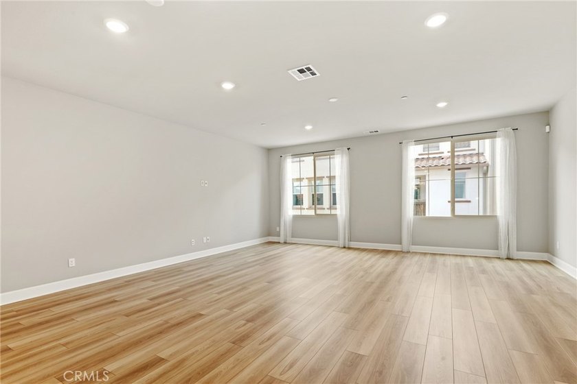 Beautifully designed 4-bedroom, 3-bathroom condo offering - photo 11