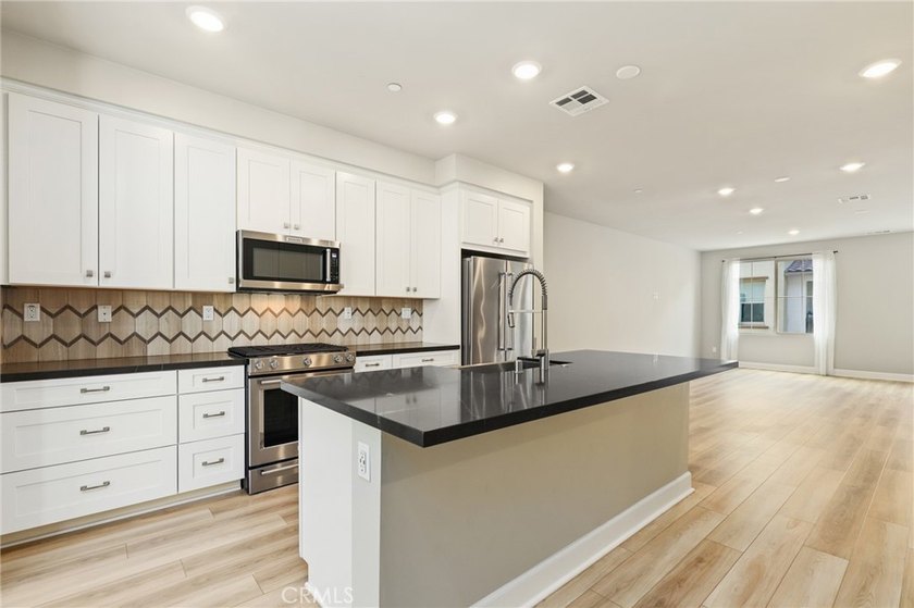 Beautifully designed 4-bedroom, 3-bathroom condo offering - photo 16
