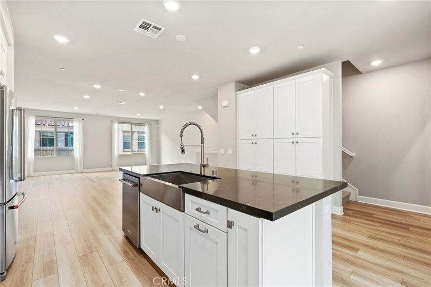 Beautifully designed 4-bedroom, 3-bathroom condo offering - photo 17