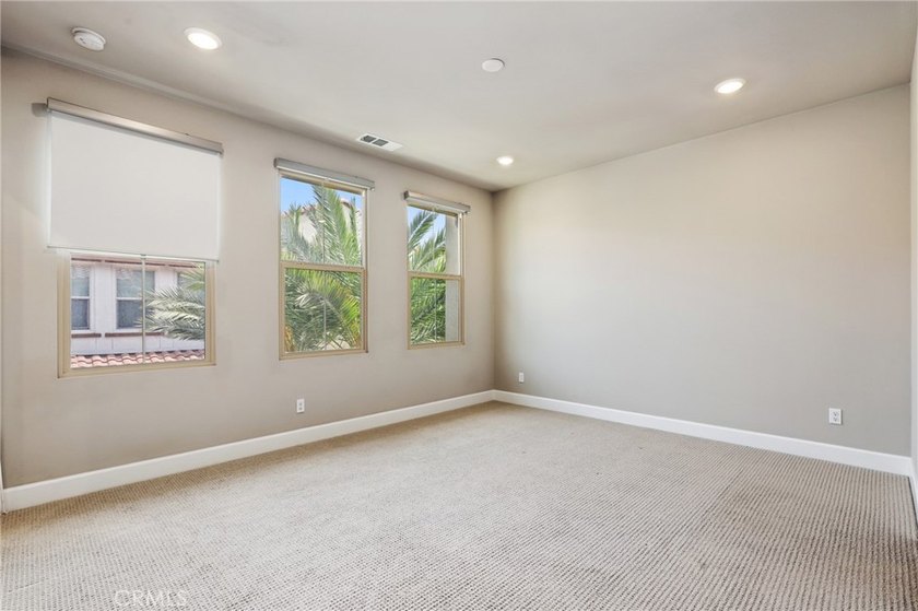 Beautifully designed 4-bedroom, 3-bathroom condo offering - photo 22
