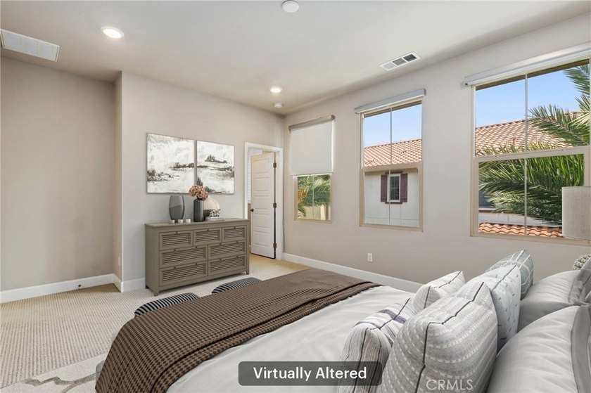 Beautifully designed 4-bedroom, 3-bathroom condo offering - photo 25