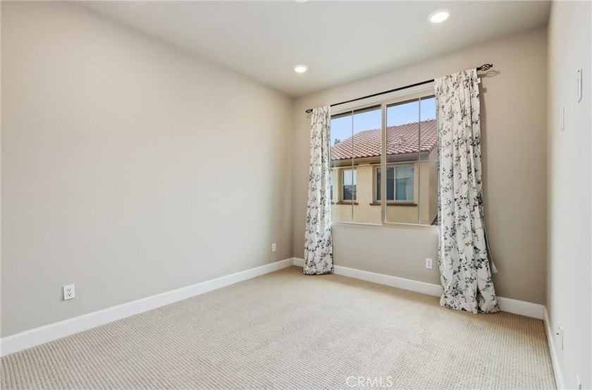 Beautifully designed 4-bedroom, 3-bathroom condo offering - photo 27