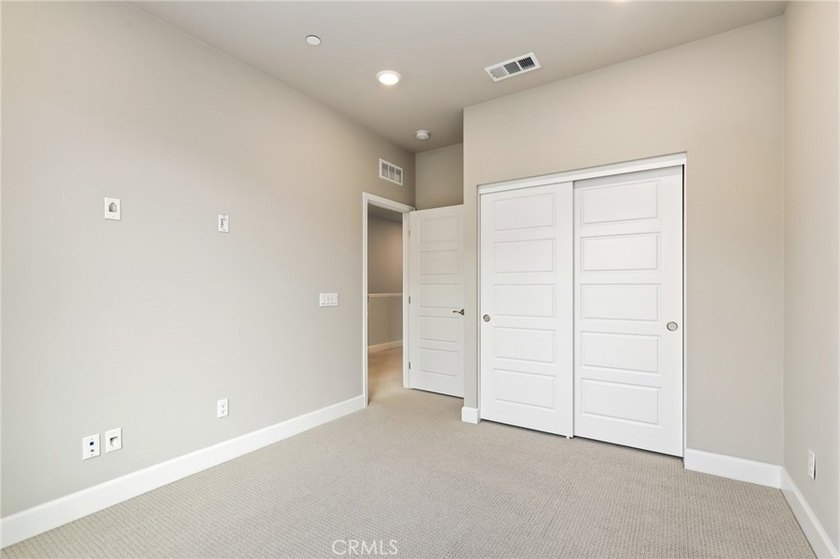 Beautifully designed 4-bedroom, 3-bathroom condo offering - photo 28