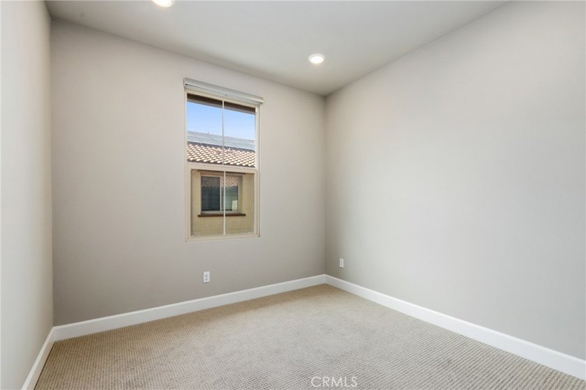 Beautifully designed 4-bedroom, 3-bathroom condo offering - photo 31