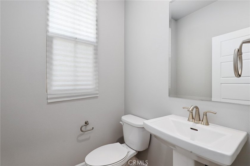 Beautifully designed 4-bedroom, 3-bathroom condo offering - photo 34