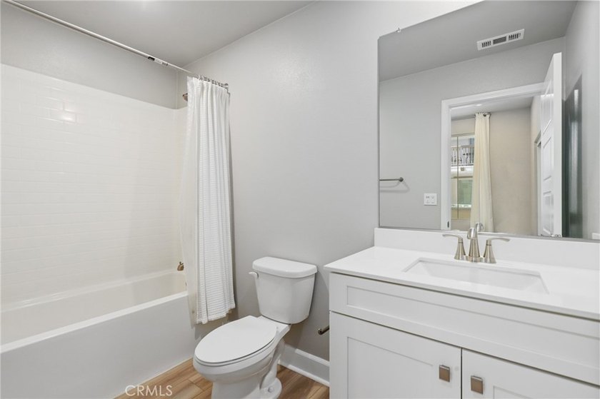 Beautifully designed 4-bedroom, 3-bathroom condo offering - photo 35