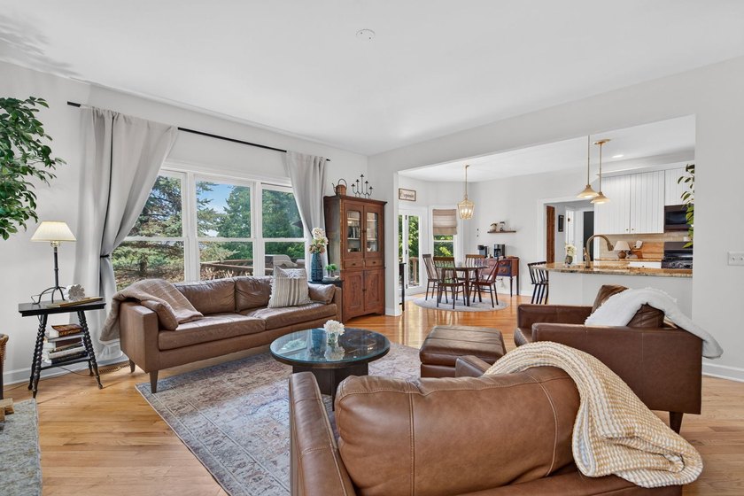 ## Luxury Meets Serenity in Mill Creek: A Waterfront Masterpiece - photo 5