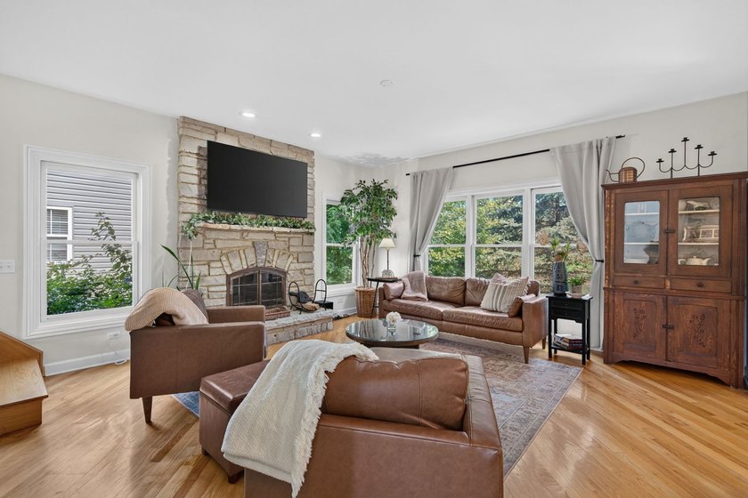 ## Luxury Meets Serenity in Mill Creek: A Waterfront Masterpiece - photo 7