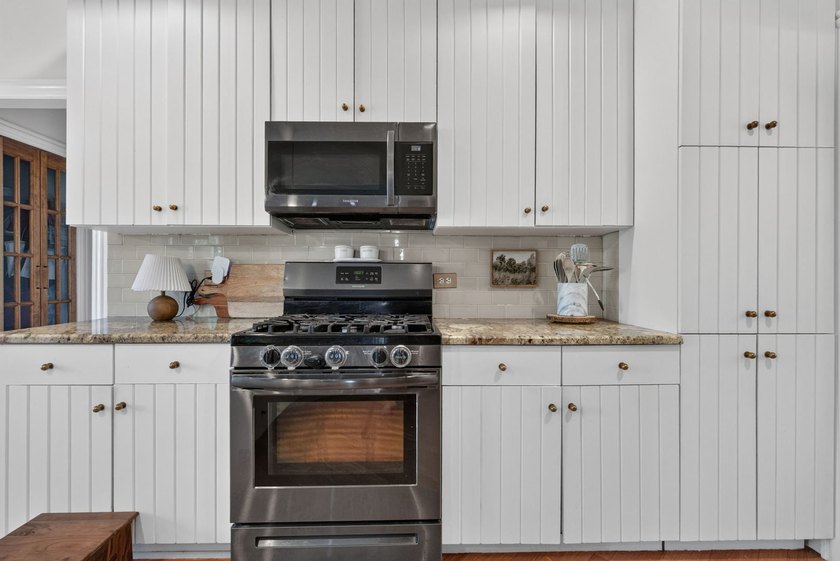 ## Luxury Meets Serenity in Mill Creek: A Waterfront Masterpiece - photo 10