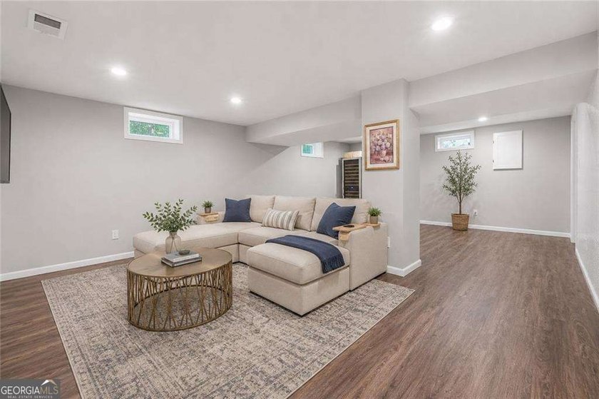 Beautifully renovated and move-in ready Roswell home, featuring - photo 11